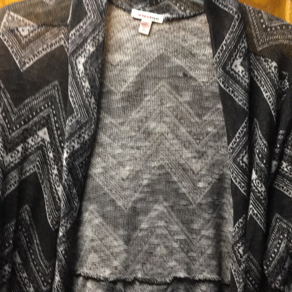 Bongo Plus Women’s Black White Open Front Sweater